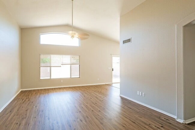 Building Photo - 10870 W Royal Palm Rd