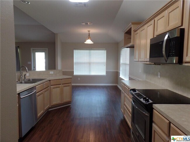 Building Photo - 205 Fieldstone