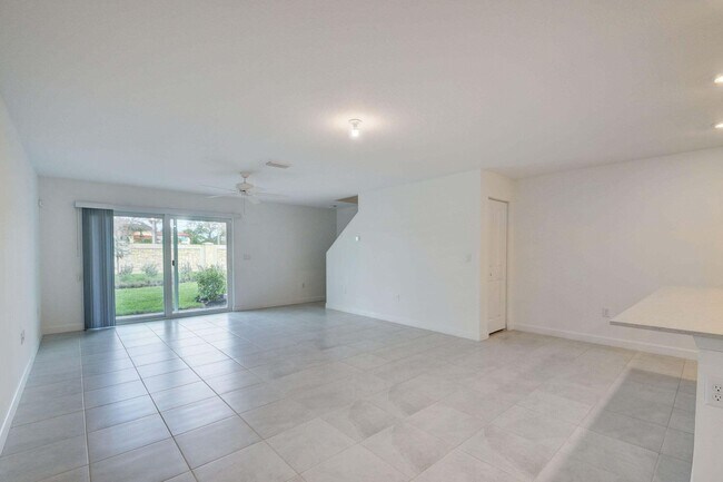 Building Photo - 6742 Broadwater Ln