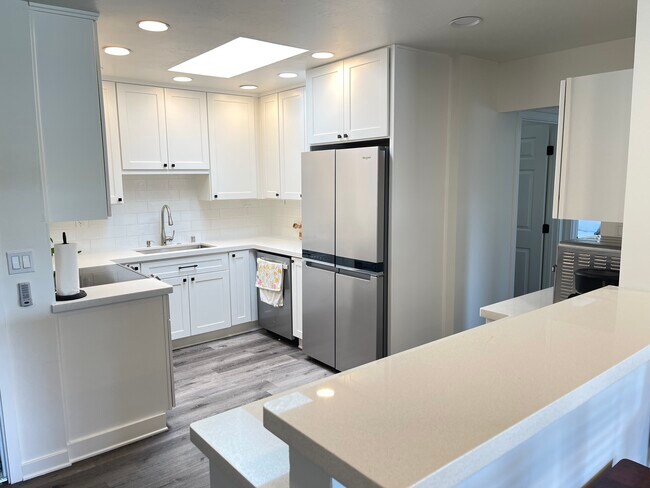 Building Photo - 919 La Fiesta Ct