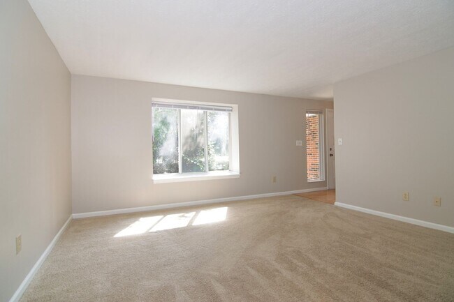 Foto del edificio - Coming Soon! - Bright 3-Bed Colonial in Desirable Indianapolis Neighborhood