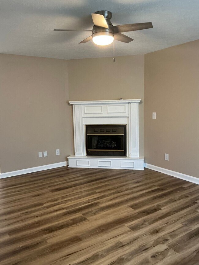 Foto del edificio - 101 Shady Maple Dr