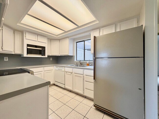 Foto del edificio - 8758 Oak Park Cir