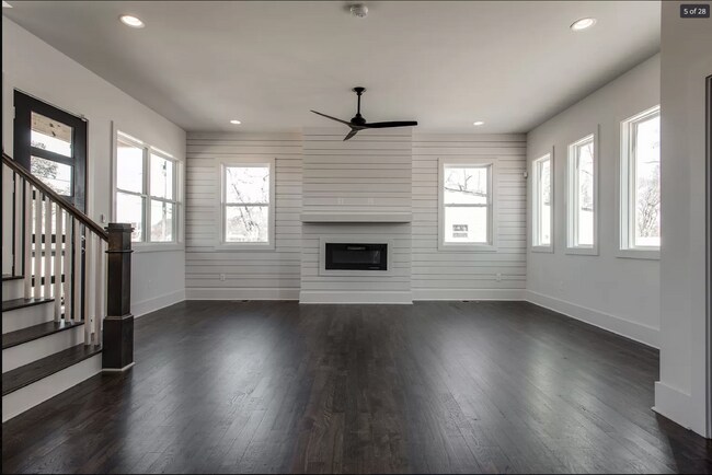 Building Photo - 2 bd/2 bth. Fiber Internet included, gated...