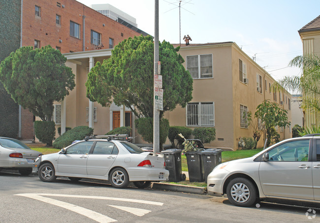 Exterior Photo - 645 S Burnside Ave