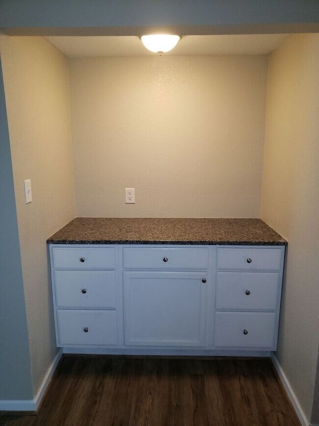 Foto del edificio - Newly Renovated 3 bedroom 2 Bath Townhouse