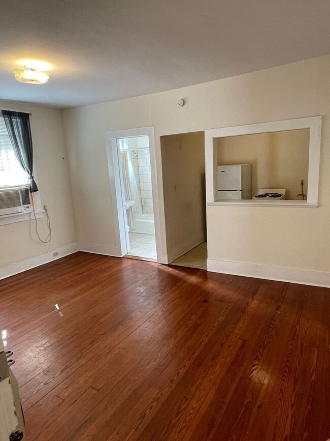 Building Photo - 1BD/1BA Uptown!