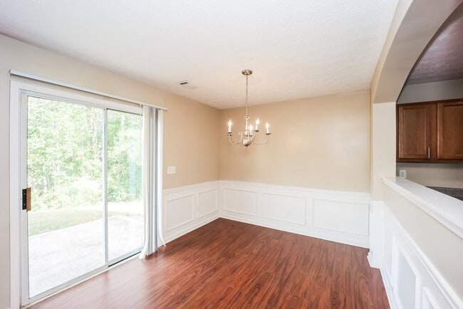 Foto del edificio - 9494 Lakeview Rd