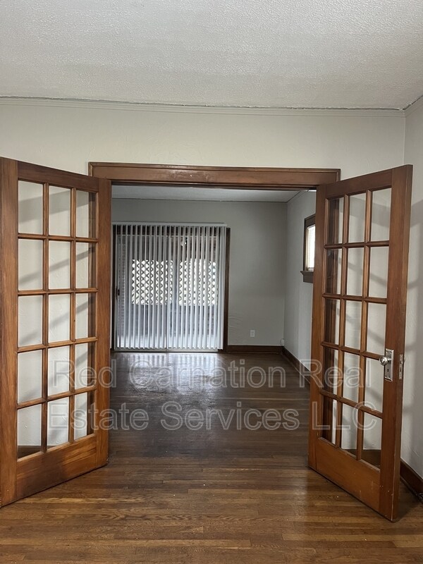 Foto del edificio - 1009 W Hillcrest Ave