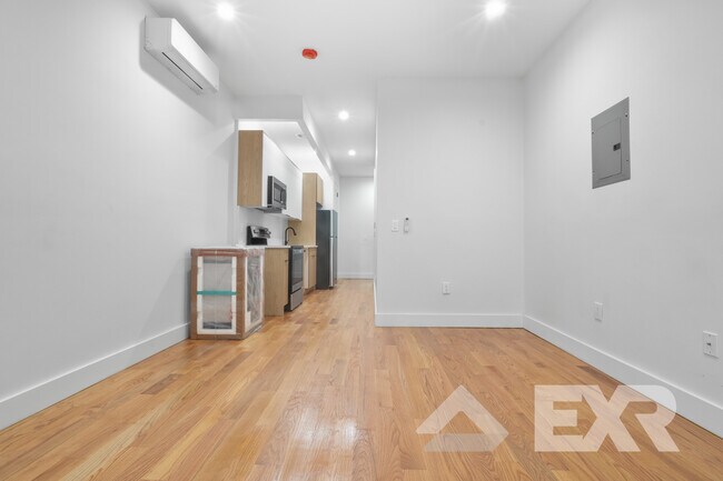 Foto del edificio - 236 Montrose Ave