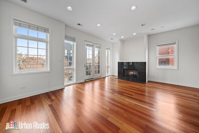 Building Photo - 1315 N Wicker Park Ave