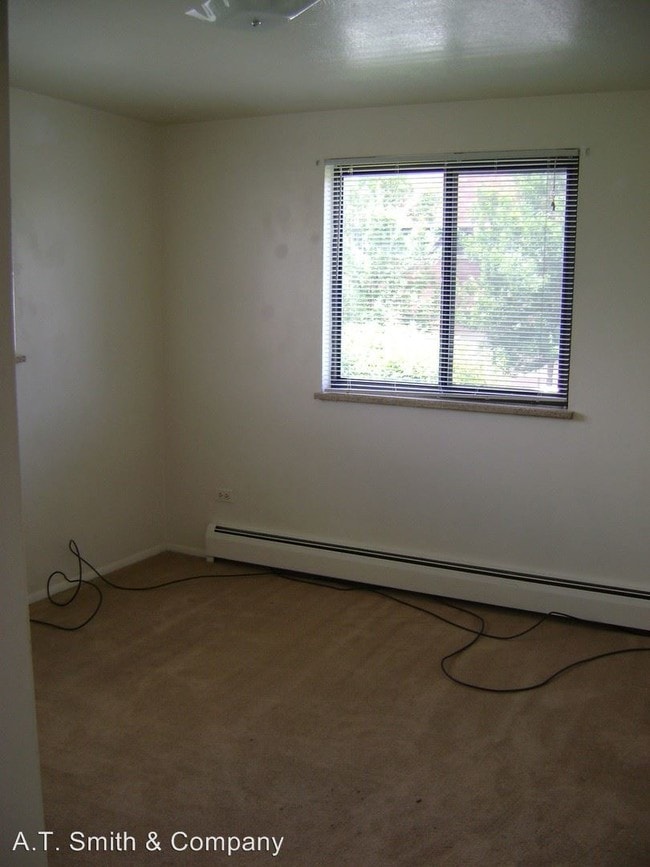 Building Photo - 1410 S Ash St