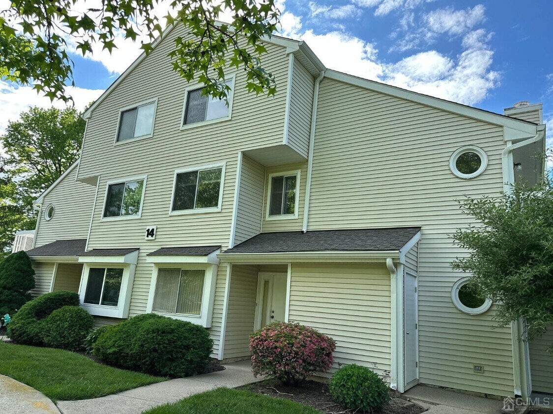 Primary Photo - 2 Wynwood Dr