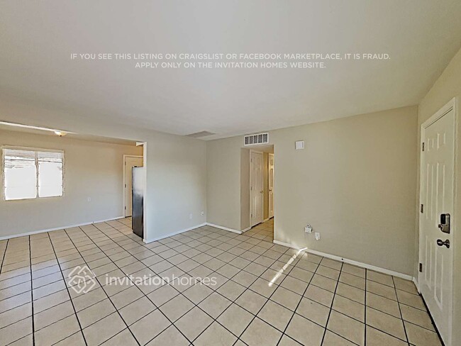 Building Photo - 4422 S Park Dr