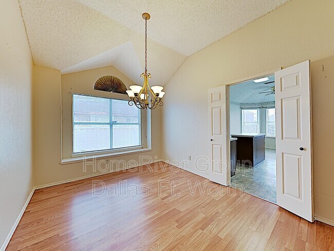 Building Photo - 811 Miles Ln