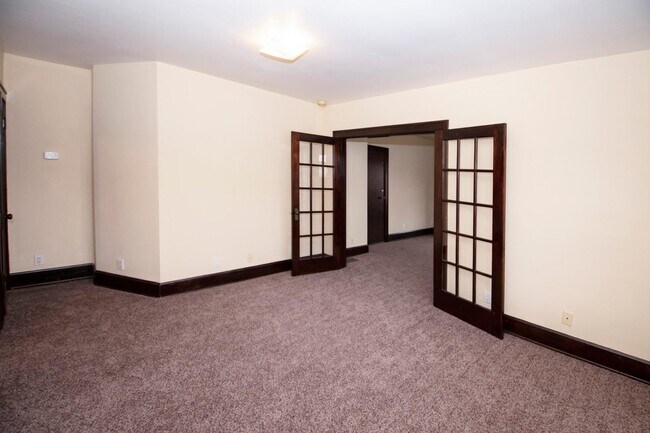Building Photo - 3710 Glenmore Ave