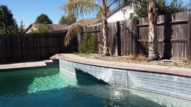 Building Photo - 4 bedroom in Sacramento CA 95829