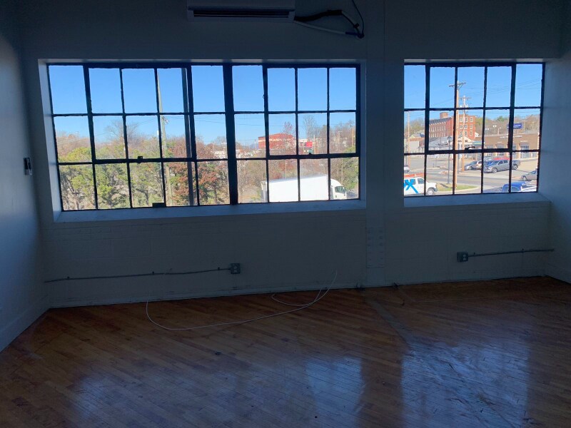 Primary Photo - 1415 Kemper St