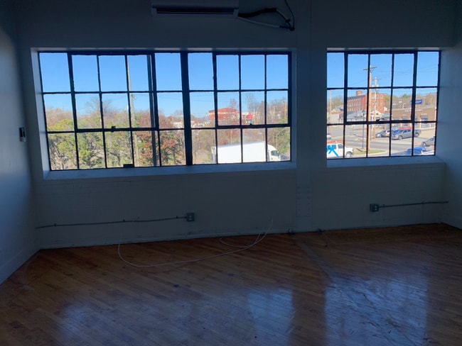 Building Photo - 1415 Kemper St