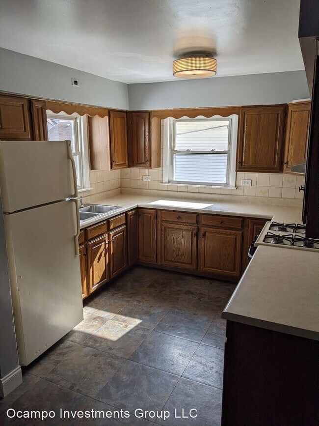 Building Photo - 3 br, 1 bath House - 14215 S. Green Bay Ave.