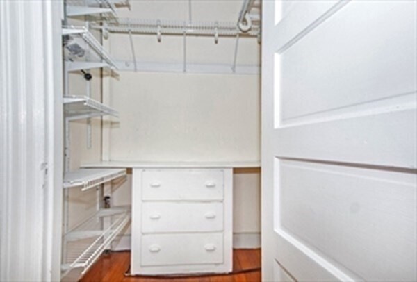 Foto del edificio - 1056 Beacon St