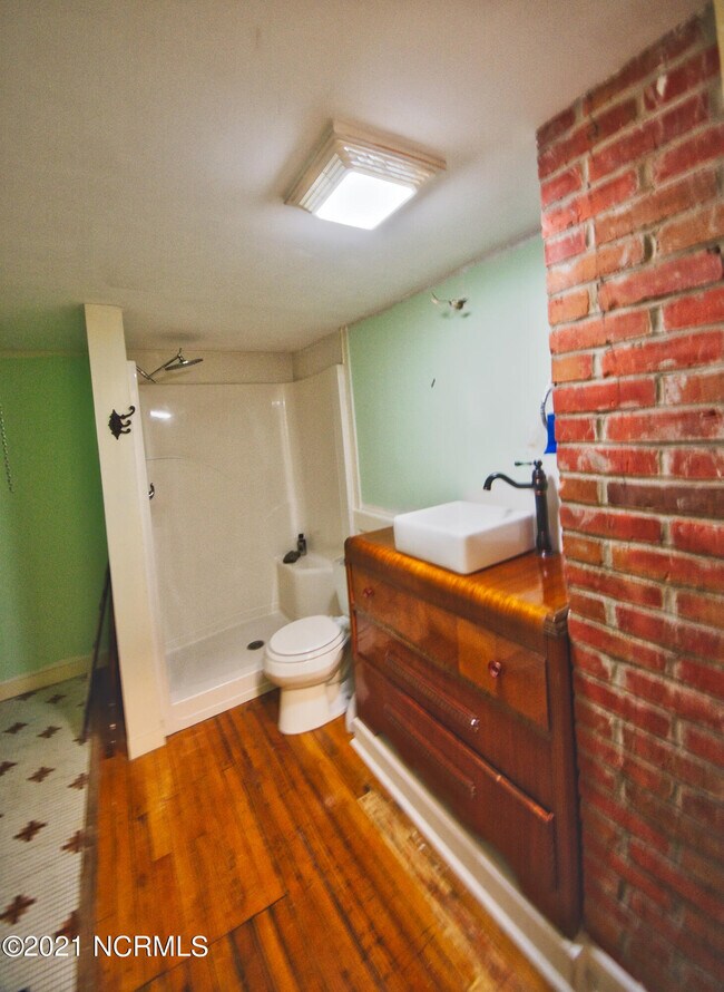 Foto del edificio - 101 N 8th St