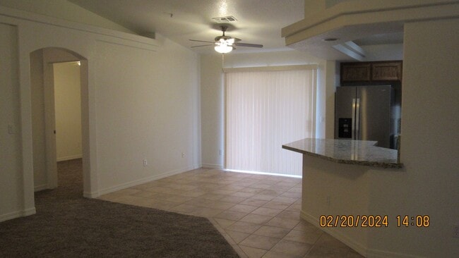 Foto del edificio - 3 bed 2 bath 2 car garage near high school