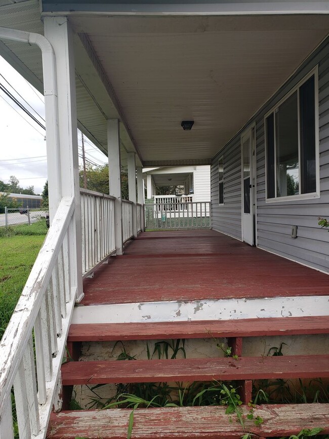 Building Photo - 4509 Lansing Dr
