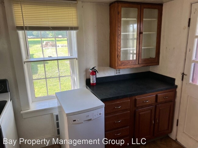 Building Photo - 1 br, 1 bath House - 44 S Main St