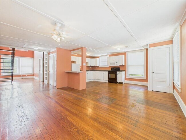 Foto del edificio - 810 W 32nd St