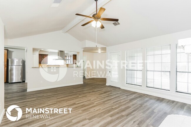Building Photo - 2401 Cypress Dr