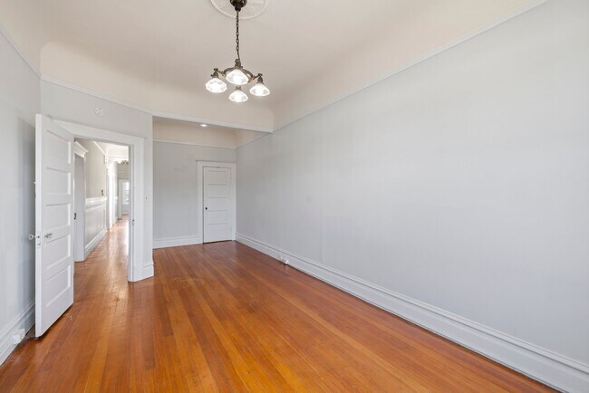 Building Photo - 267 S Van Ness Ave