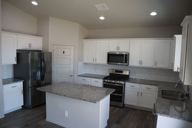 Building Photo - A Home You Have To See To Believe!!!