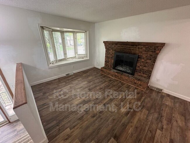Building Photo - 17820 E Greentree Ave