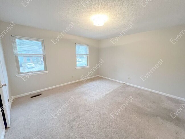 Foto del edificio - 2435 Hampstead Dr