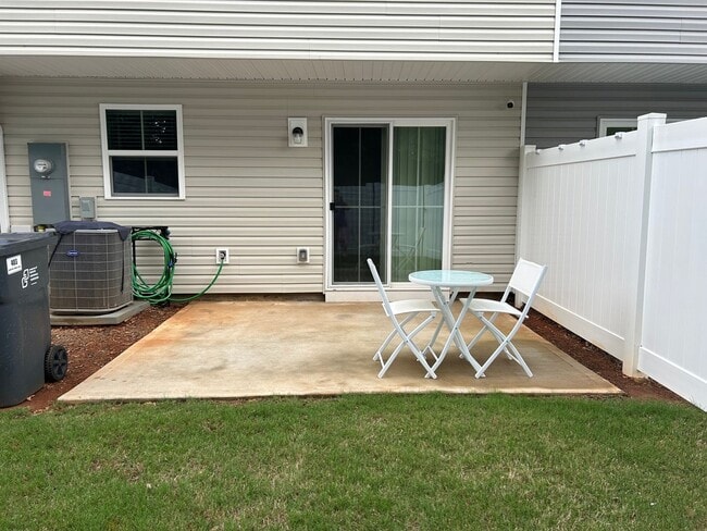 Building Photo - 403 Hampton Townes Dr