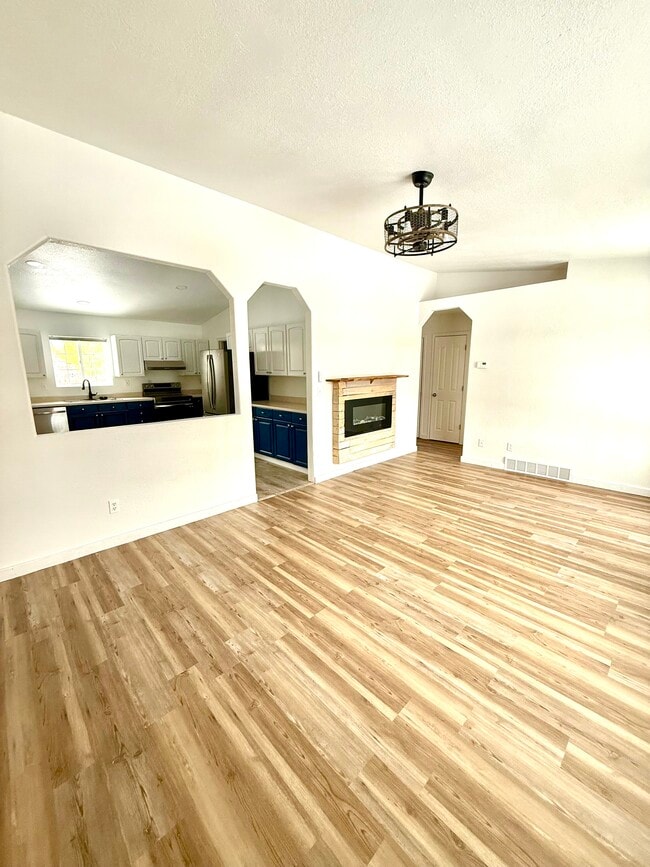 Front Living Room with electric fireplace - 370 E 1st N