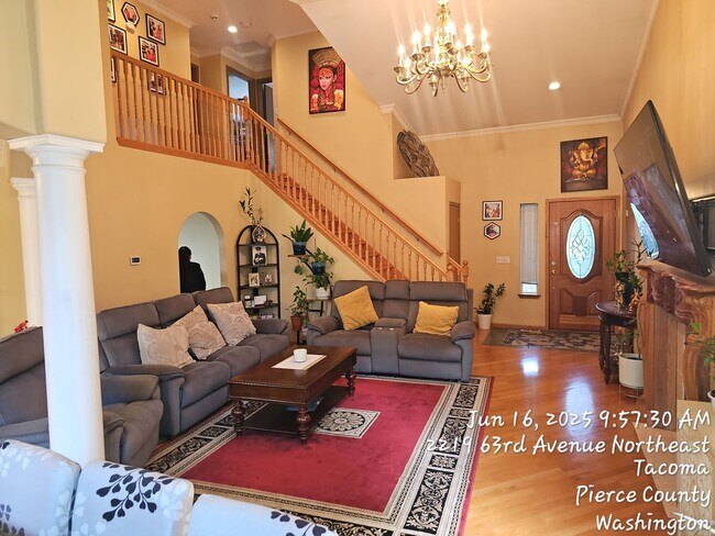 Foto del edificio - NETacoma - Large 3 bedroom 2.5 bathroom wi...