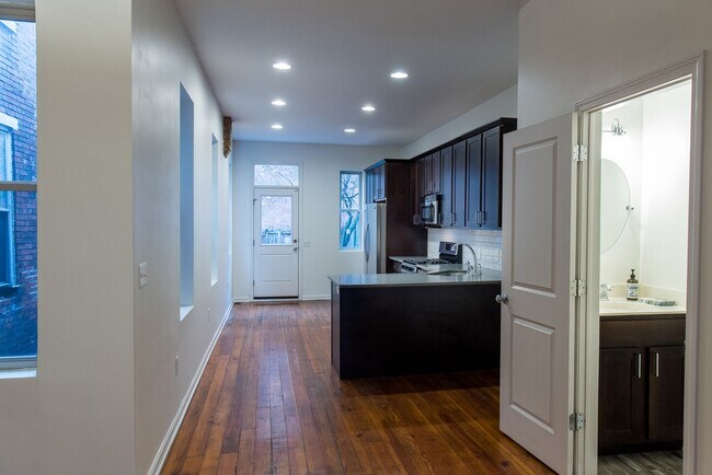 Building Photo - Beautiful 3 bed 3 bath on Muench St