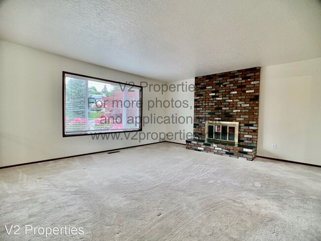 Building Photo - 3 br, 2.5 bath House - 505 SW Eastman Ct.