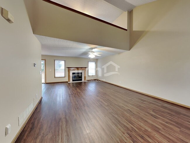 Foto del edificio - 1840 Pine Grove Pl