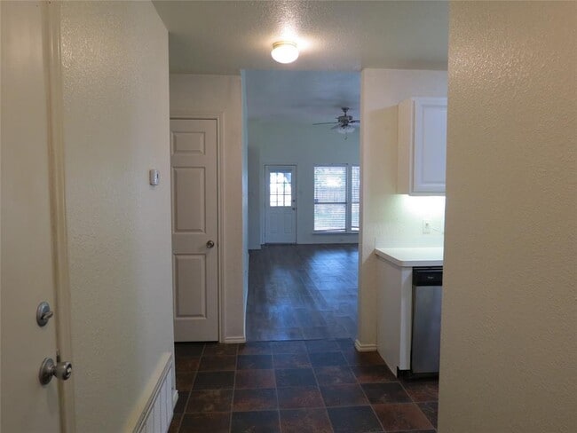 Building Photo - 1503 Serene Oaks Dr