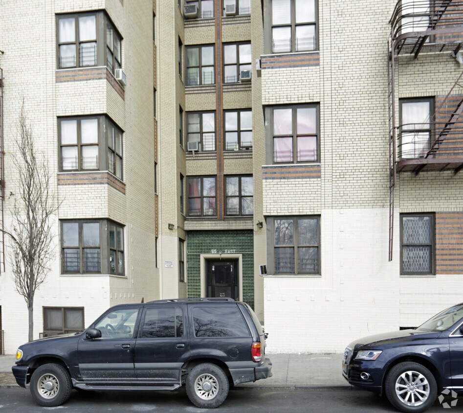 Building Photo - 65 E 193rd St