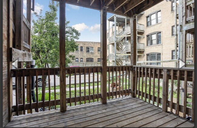 Foto del edificio - 6931 N Lakewood Ave