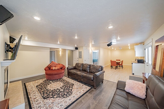 Building Photo - 3660.5 Merlin Dr