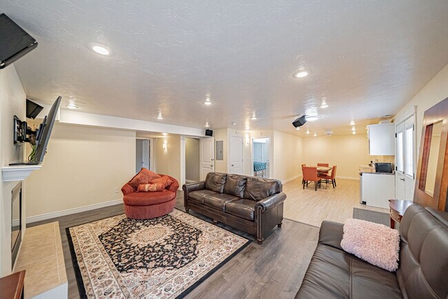 Foto del edificio - 3660.5 Merlin Dr