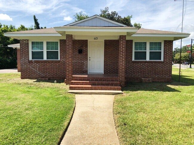 Foto del edificio - 601 E College Ave