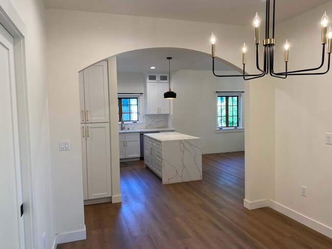 Foto del edificio - 1077 E Howard St