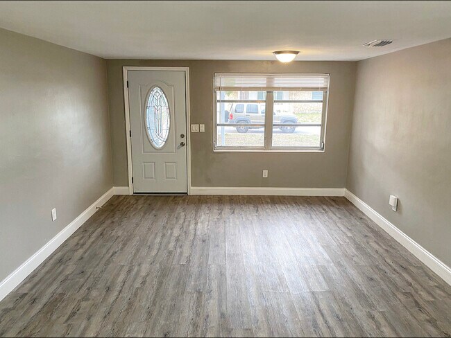 Building Photo - 3538 Bigelow Dr
