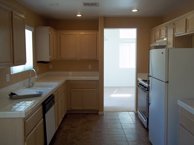 Building Photo - FANTASTIC GREEN VALLEY HOME IN GATED LEGACY VILLAGE COMMUNITY!